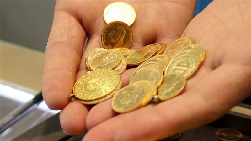 Altın 27 lira artarak 689 liraya yükseldi