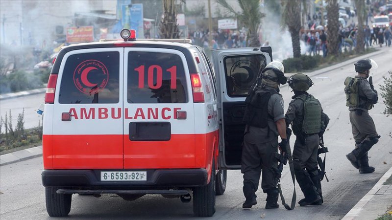 Terörist İsrail polisi Filistinli genci sebepsiz yere vurmuş