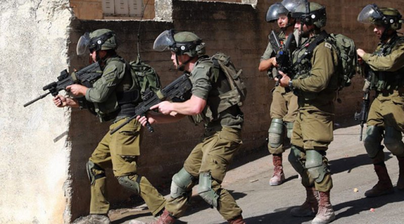 İsrail askerleri hastane basıp, 2 Filistinli'yi yaraladı