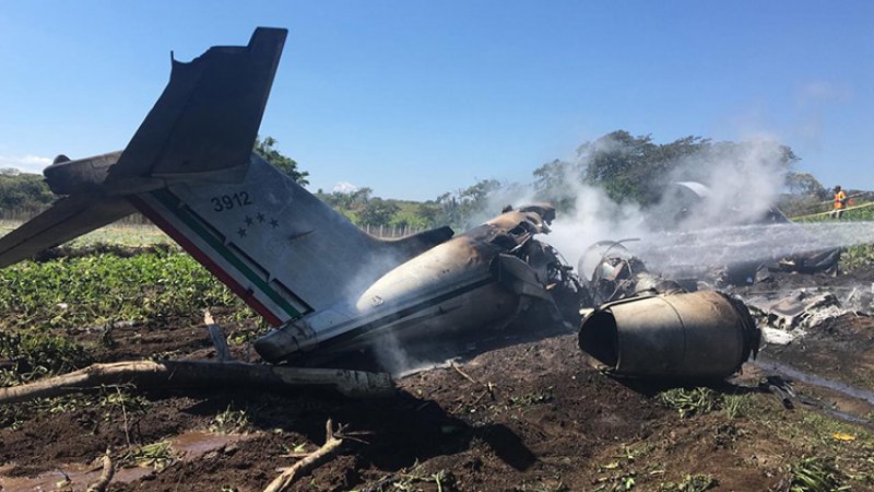 Meksika’da askeri uçak düştü: 6 ölü