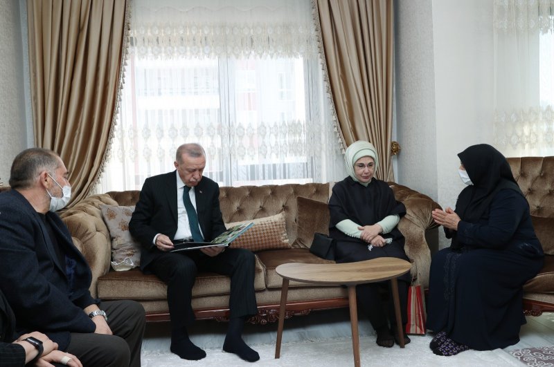 Cumhurbaşkanı Erdoğan, Başak Cengiz'in ailesine taziye ziyaretinde bulundu