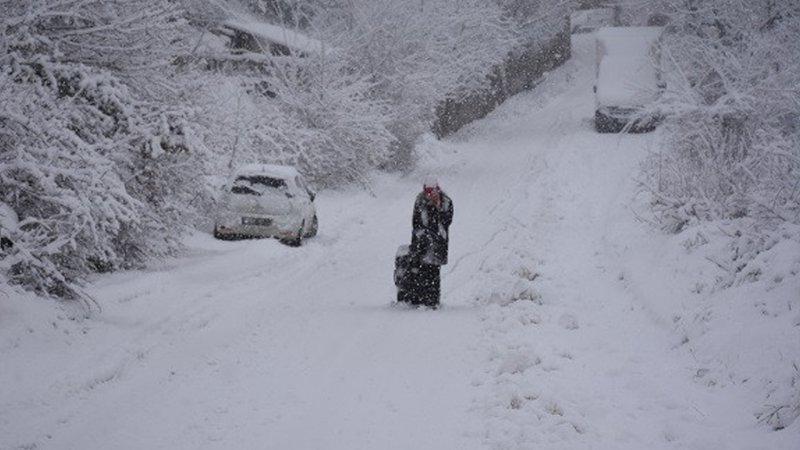 Sakarya ve Zonguldak'ta 277 köy yolu ulaşıma kapandı