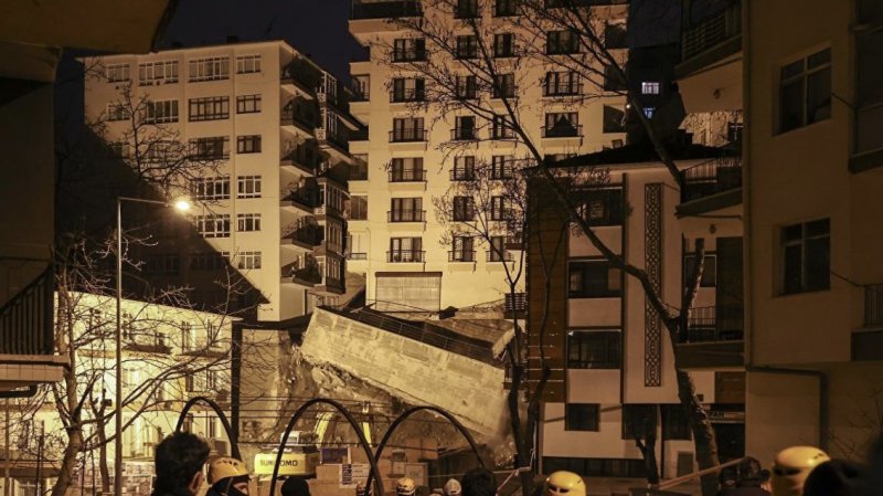 Ankara'da, temeli kayan apartman nedeniyle 15 bina tahliye edildi