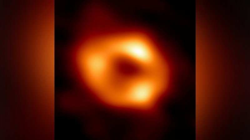 Galaksimizin merkezindeki kara delik ilk kez görüntülendi