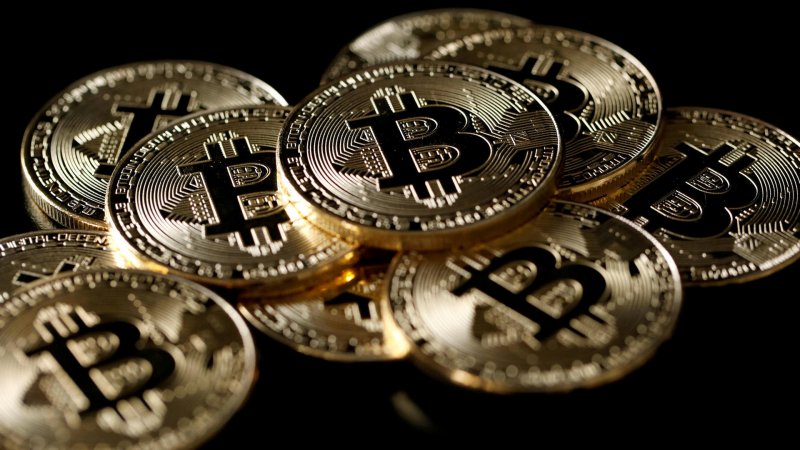 Bitcoin 53,000 dolarda, Ethereum 2,400 doları aştı