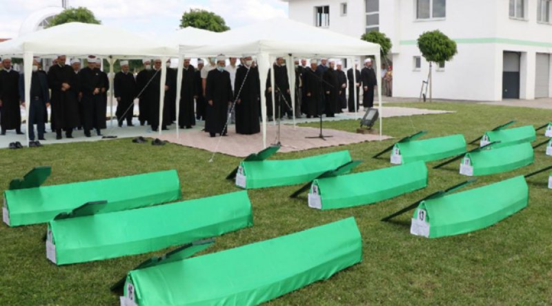 Bosna savaşının 18 isimsiz kurbanı 29 yıl sonra defnedildi