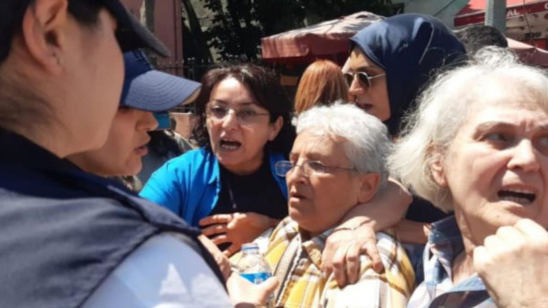 80 yaşındaki yaşlı kadın "Süslü Sülo" dediği için gözaltına alındı!