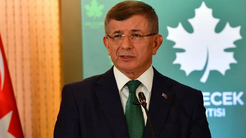 Davutoğlu: İçişleri Bakanı görünüşte Cumhurbaşkanı'na, esasta Bahçeli'ye bağlıdır