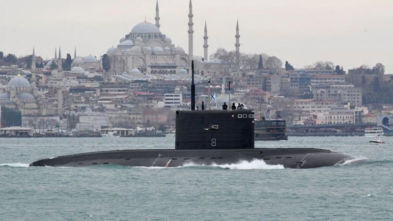 Rus saldırı tipi denizaltı Boğazlardan geçti