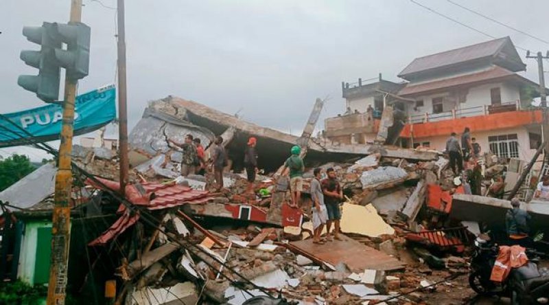 Endonezya'da meydana gelen depremde 35 kişi hayatını kaybetti