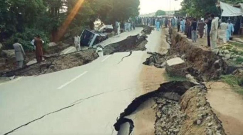 Pakistan'da deprem; en az 20 kişi hayatını kaybetti