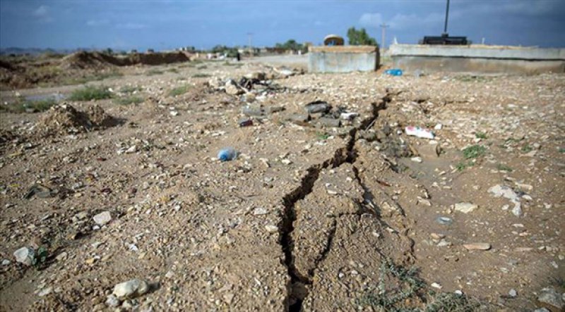 İran'da peş peşe iki büyük deprem meydana geldi