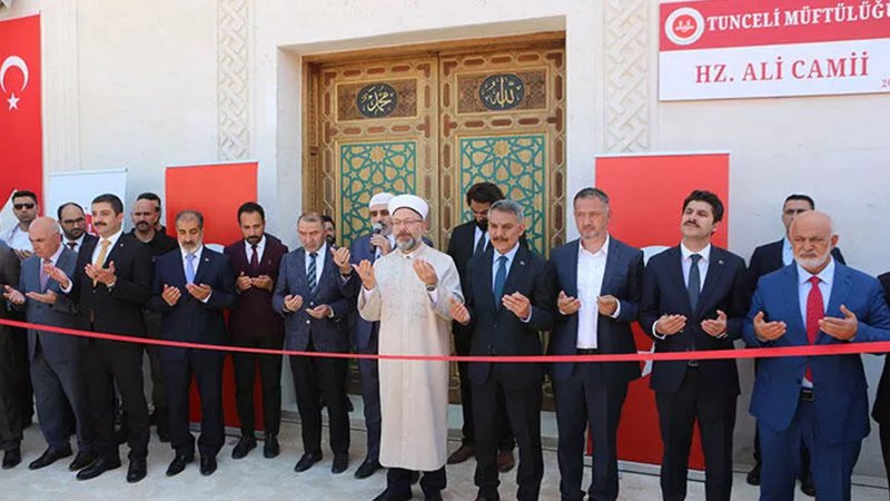 Hz. Ali Camisi’nin açılışını gerçekleştirip, cemevi ziyareti yapan Diyanet İşleri Başkanı'na 'cemevlerinin statüsü' soruldu
