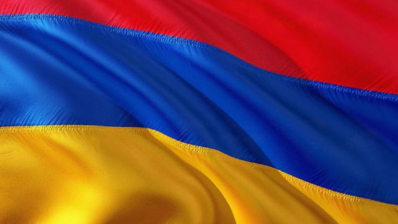 Ermenistan’ın başkenti Erivan’da göstericiler hükümet binasını bastı