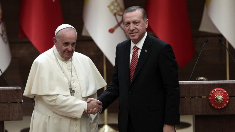 Papa'dan Erdoğan'a övgü