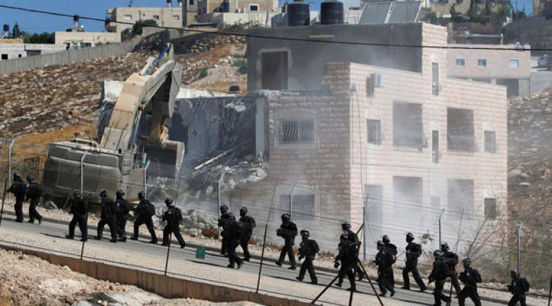 Siyonist işgal rejimi Filistinlilere ait 15 evi daha yıkacak