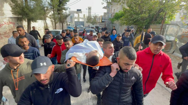 İşgalci İsrail askerlerinin gerçek mermiyle saldırması sonucu yaralanan Filistinli genç yaşamını yitirdi