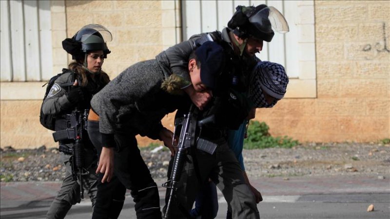 Siyonist işgal güçleri ikisi çocuk 13 Filistinliyi gözaltına aldı