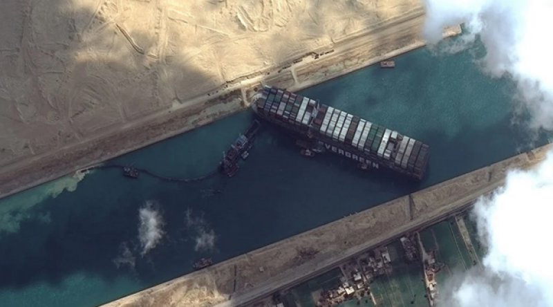 Mısır Başbakanı: Süveyş Kanalı'ndaki gemi trafiğini mümkün olan en kısa sürede eski haline getireceğiz