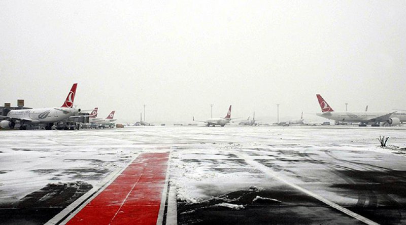 Diyarbakır'da hava ulaşımına kar engeli: 22 sefer iptal edildi