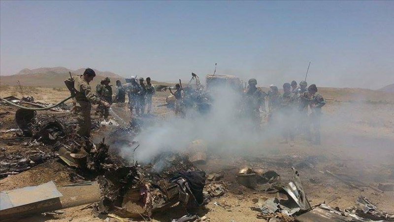 Afganistan'da askeri helikopter vuruldu: 9 ölü