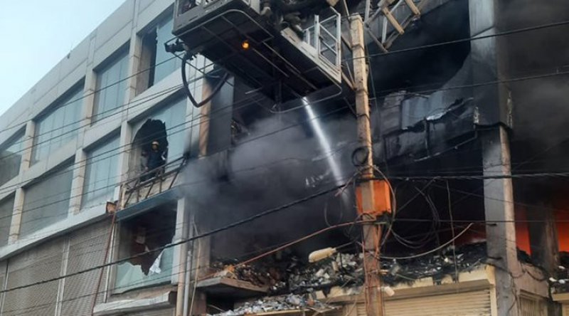 Hindistan’da binada yangın: 26 ölü