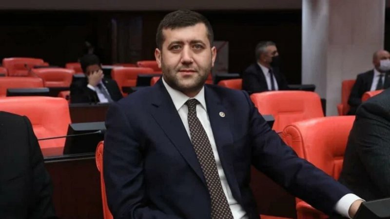 #SONDAKİKA Ekonomiyi eleştirdiği için disiplin kuruluna sevkedilen Baki Ersoy Partisi MHP'den istifa etti