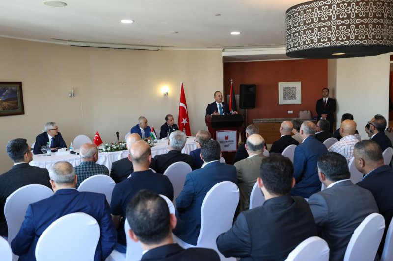 Dışişleri Bakanı Çavuşoğlu Filistin'de resmi temaslarda bulunuyor