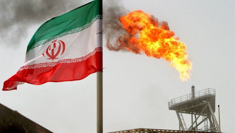 İran Devrim Muhafızları: Baskılar devam ederse petrol geçişini engelleyebiliriz!