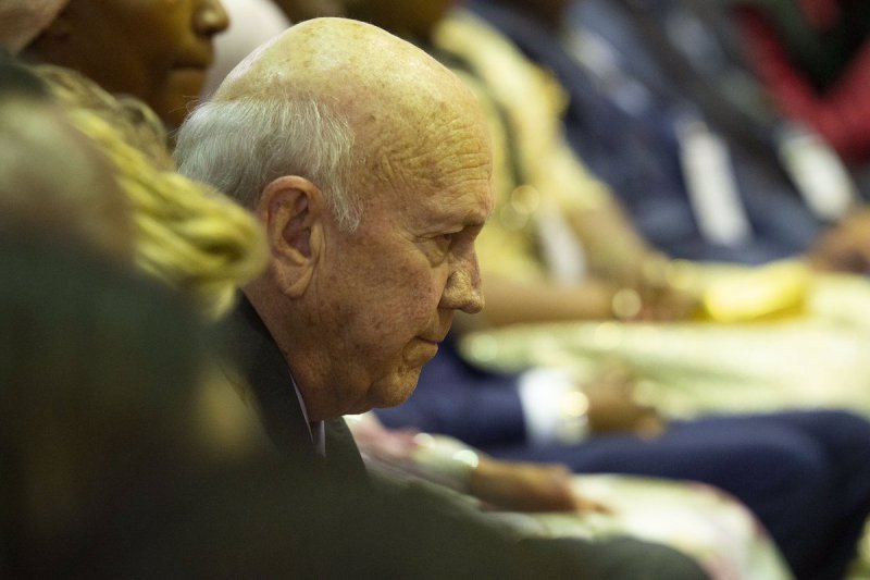 Irkçı apartheid rejiminin son Devlet Başkanı Klerk için özel tören