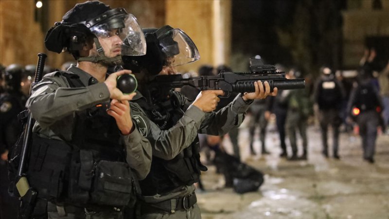 İşgalci İsrail güçleri Kudüs'te 13 Filistinliyi gözaltına aldı