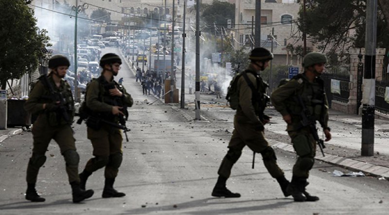İsrail güçleri, hastaneyi basıp ses bombası attı