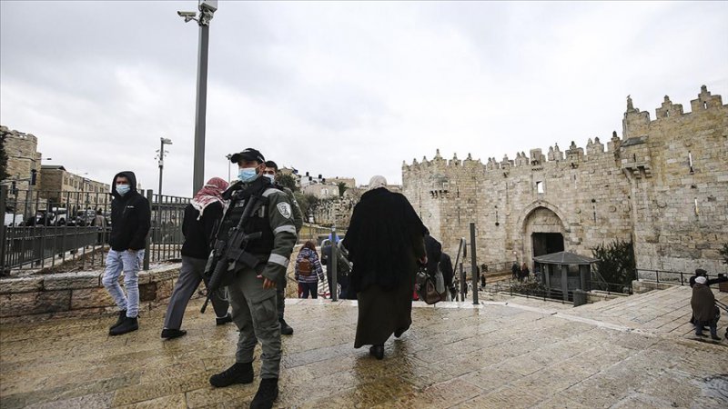 İsrail polisi Mescid-i Aksa'ya girişleri engelledi