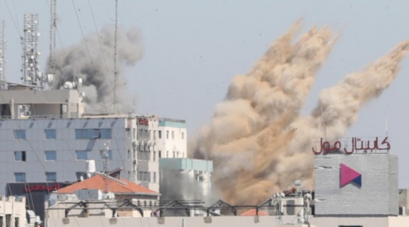 Siyonist İsrail, AP ile Al-Jazeera'nın olduğu binayı vurdu