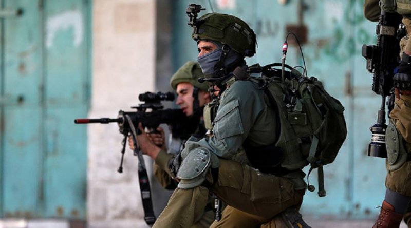 İsrail güçleri evlerine baskın düzenledikleri Filistinli aileye işkence etti