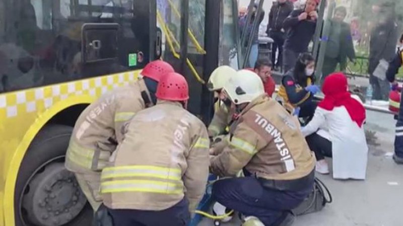 İstanbul Eyüpsultan'da bir İETT otobüsü durağa çarptı. Kazada çok sayıda yaralı var