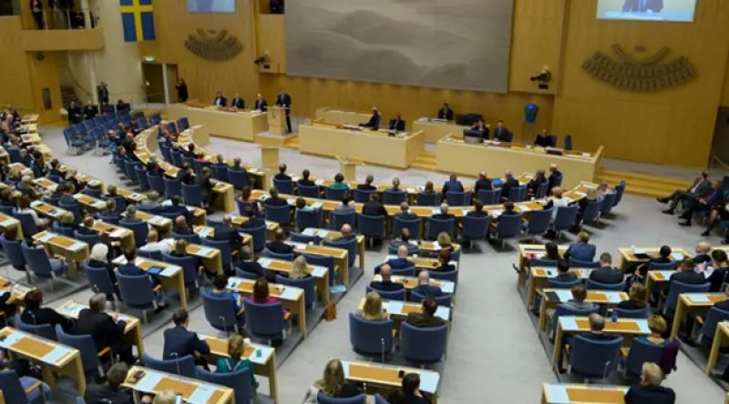 İsveç'te koalisyon hükümeti güven tazeledi
