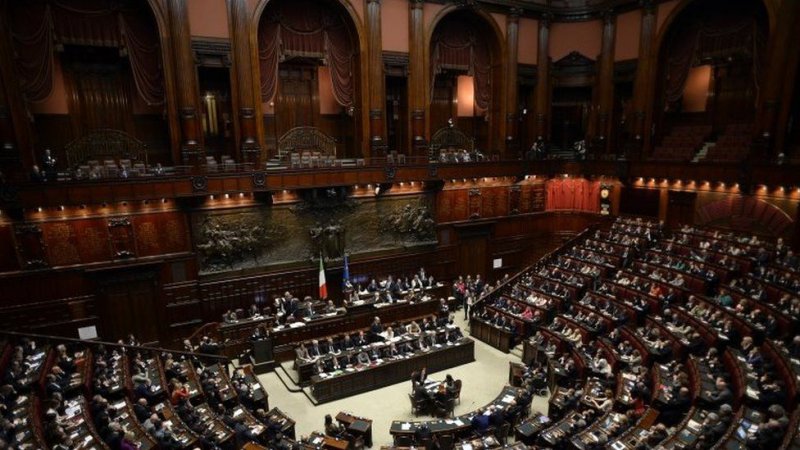 İtalya'da 'eşcinsel haklarını koruyacak' yasa tasarısı Senato'dan döndü
