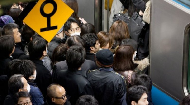 Tokyo'da tren saldırısı: Joker kostümüyle yolcuları bıçakladı