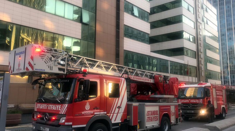 Maltepe'de özel hastanede yangın
