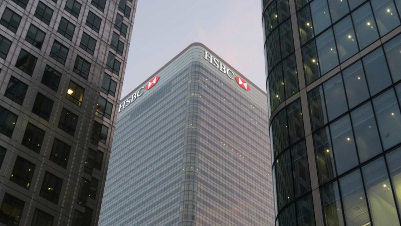 İngiltere'nin iki büyük bankası ofisleri boşaltıp, evden çalışmaya geçiyor