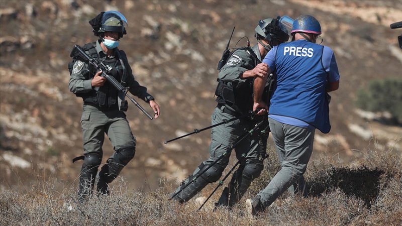 İsrail güçleri Batı Şeria’da son günlerde yaşanan olaylarda 5 gazeteciyi yaraladı