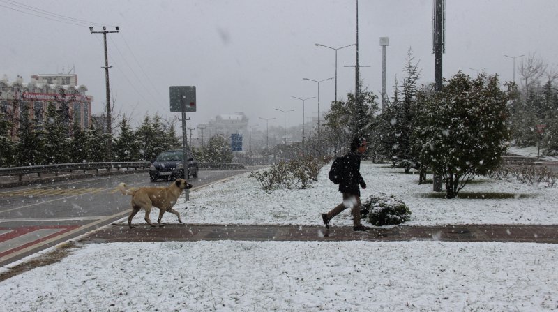 İstanbul'da kar yağışı çarşambaya kadar devam etmesi bekleniyor