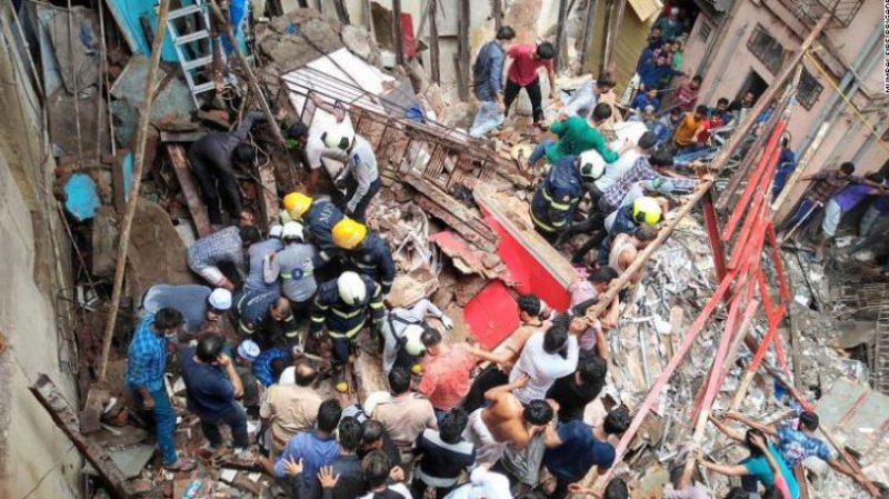 Hindistan'da Muson yağmuru etkisiyle bina çöktü: En az 11 kişi hayatını kaybetti