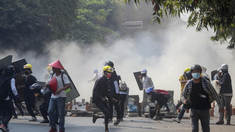 Myanmar'da güvenlik güçlerinin ateş açtığı 3 protestocu öldü