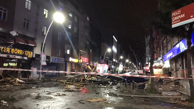 AFAD: İstanbul'daki fırtınada 3 kişi yaralandı