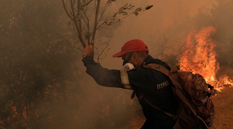 Yunanistan'ın Eğriboz Adası'nda yangın!