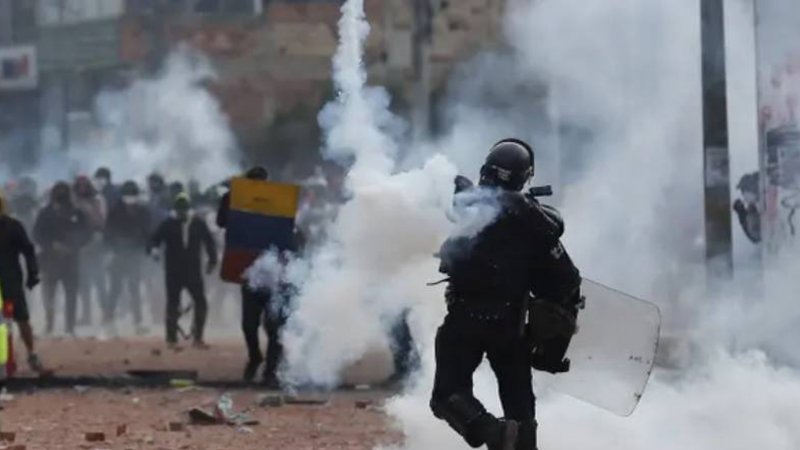 Kolombiya'da hükûmet karşıtı protestolar birinci ayını doldururken 4 kişi daha öldürüldü
