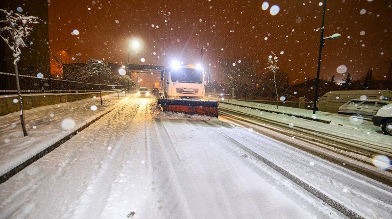 Malatya'da kar yağışı sebebiyle kapanan yolların açılması için çalışmalar sürüyor