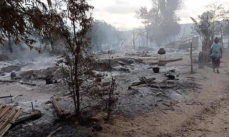 Myanmar'da askeri cuntanın bir köyü tamamıyla yaktığı iddia edildi